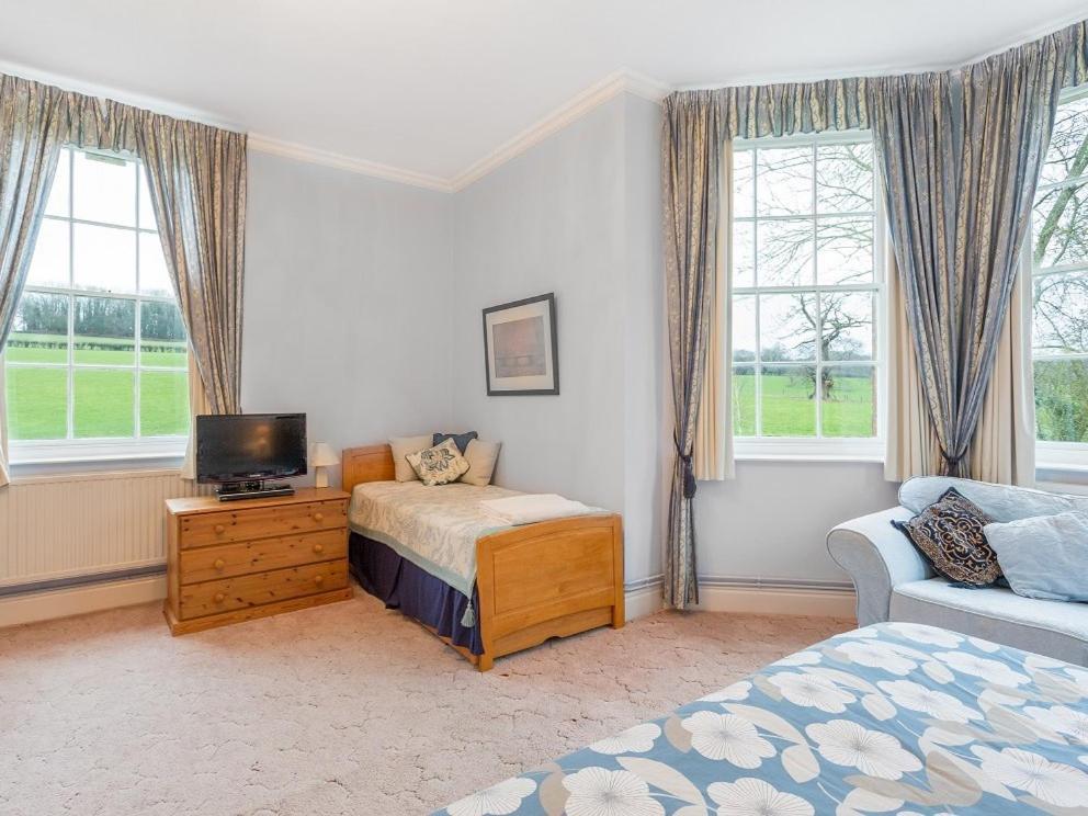 Marshwood Farm B&B And Shepherds Hut Dinton  Экстерьер фото
