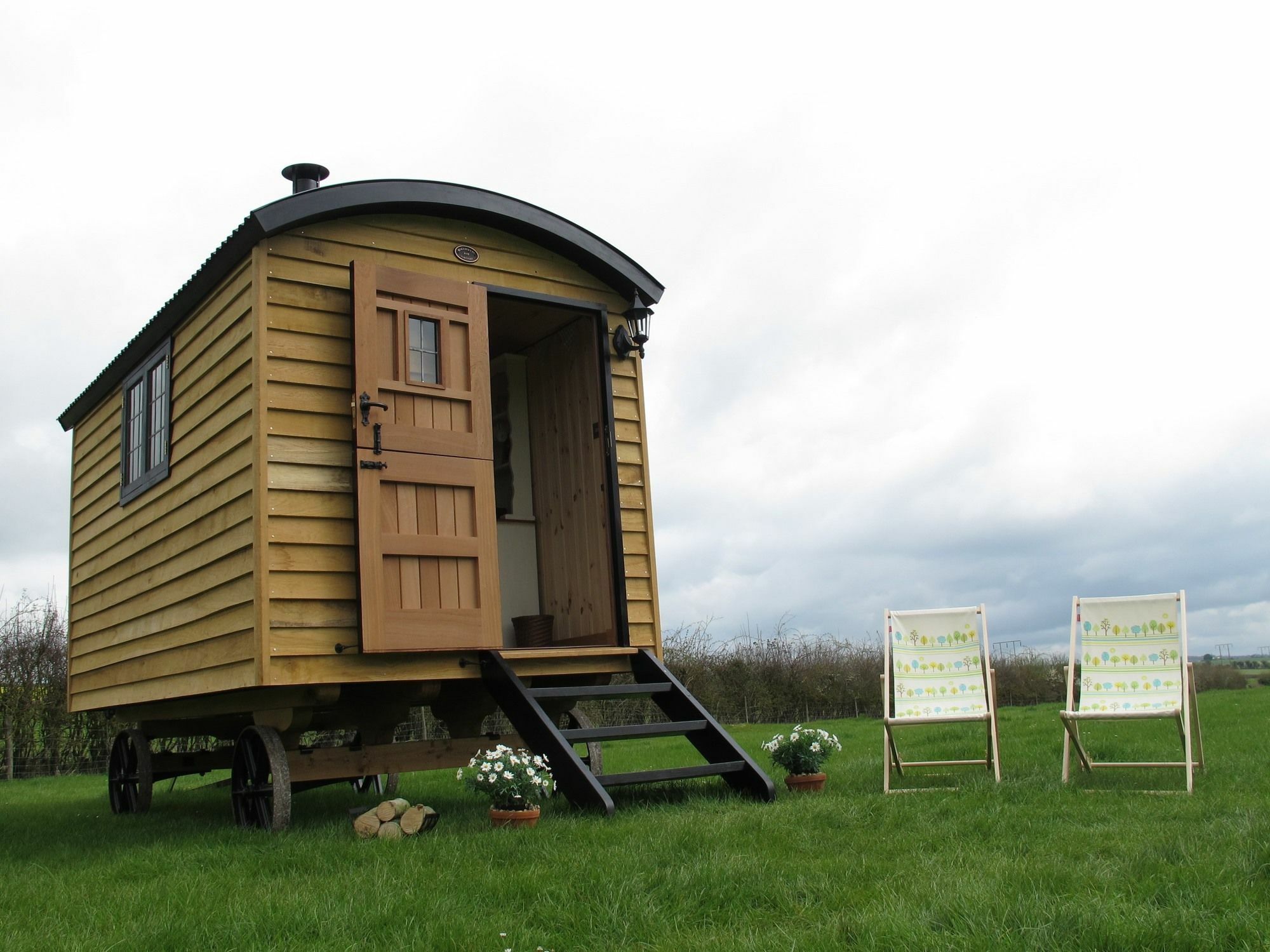Marshwood Farm B&B And Shepherds Hut Dinton  Экстерьер фото