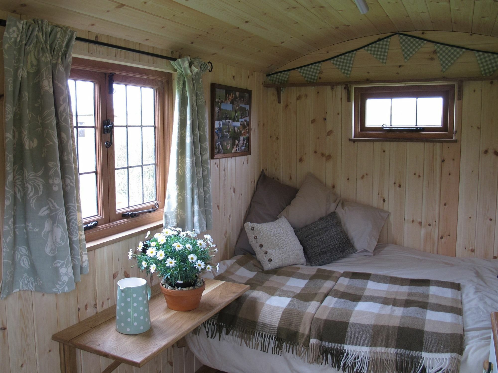 Marshwood Farm B&B And Shepherds Hut Dinton  Экстерьер фото